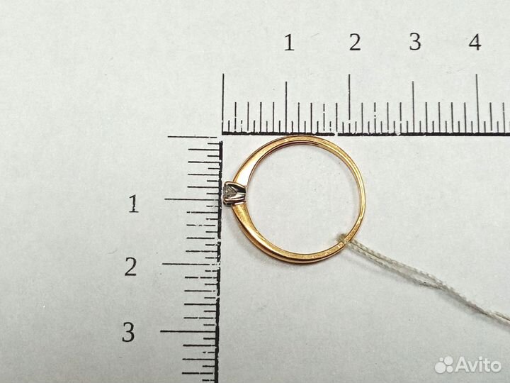 Кольцо с природным камнем Золото