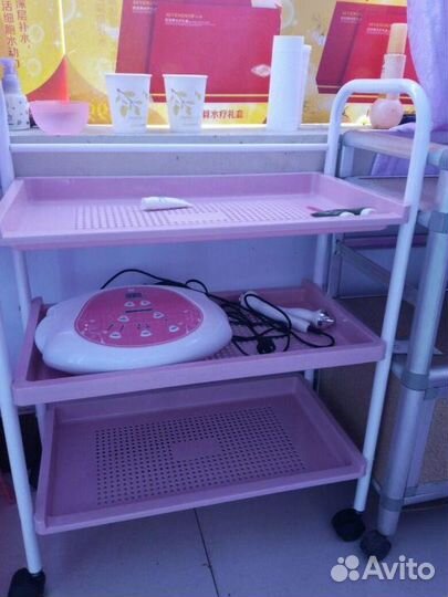 Столик для салона красоты