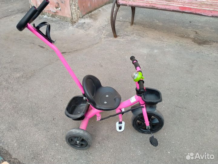 Велосипед трёхколёсный с ручкой