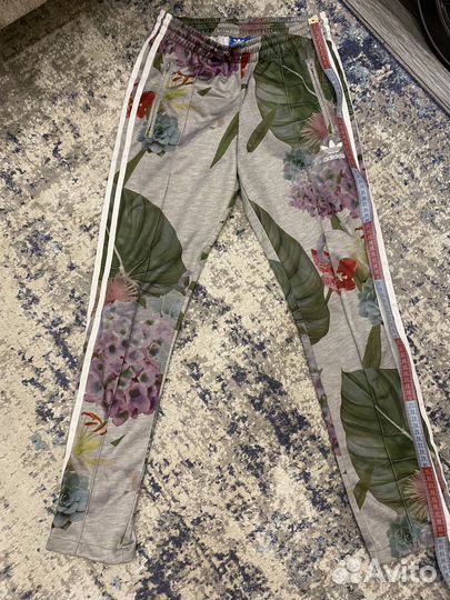 Спортивный костюм adidas 40-42