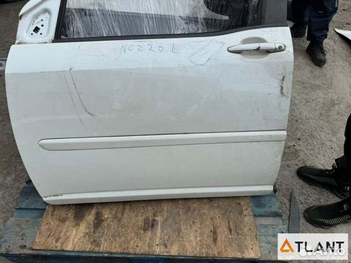 Дверь передний левый toyota raum