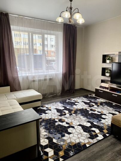 2-к. квартира, 46 м², 1/17 эт.