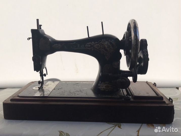Швейная машинка Singer Зингер