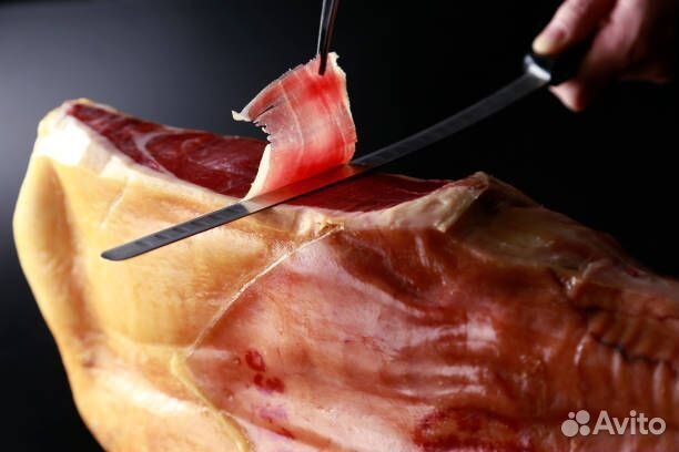 Хамон Серрано на кости