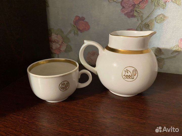 Чашка и молочник Дулево
