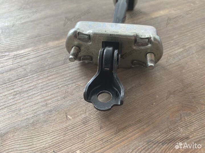 Ограничитель двери задний Nissan Tiida C11 04-14