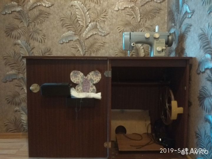 Швейная машинка Чайка 142М