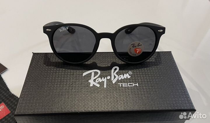 Солнцезащитные очки Ray Ban