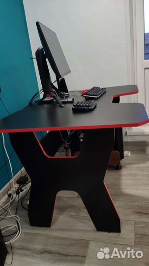Стол геймерский игровой компьютерный
