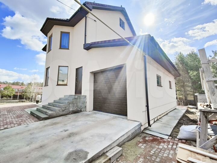 Дом 248,4 м² на участке 8 сот.