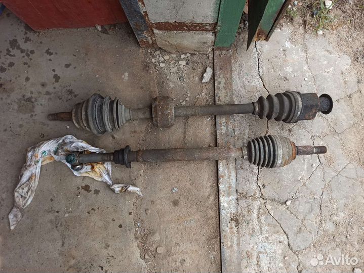Полуось передняя левая renault sandero 1,6 k4m