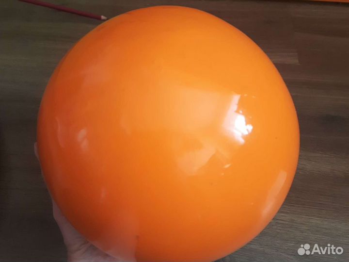 Купальник и мяч для художественной гимнастик