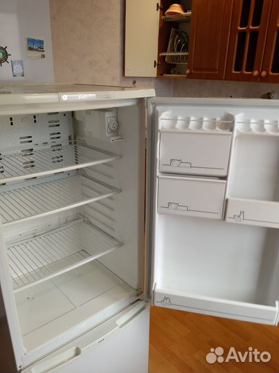 Холодильник бу маленький 1м 50см