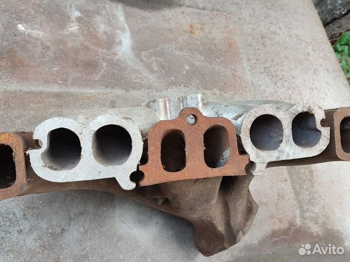 Коллектор впуской выпускной газ-24