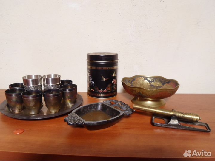 Вазы тарелочки металлический календарь хрусталь