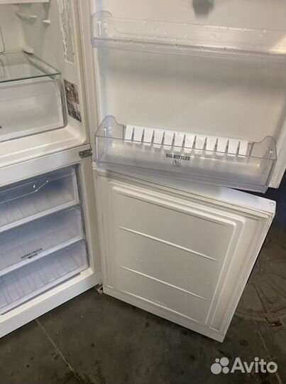 Холодильник Hotpoint Ariston No frost (2.камеры)