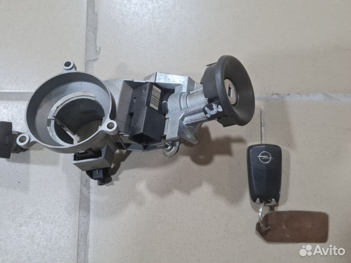 Замок зажигания с личинкой и ключами Opel Corsa D