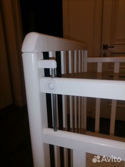 Детская кровать белая с маятником плюс матрас