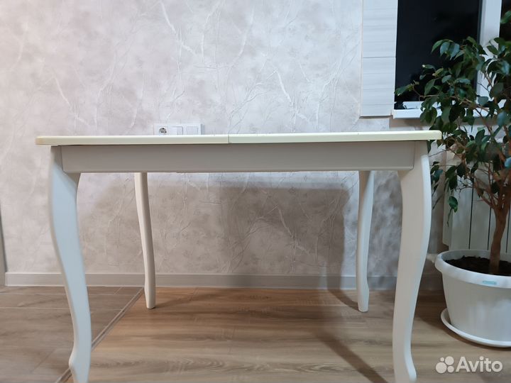 Кухонный стол и стулья