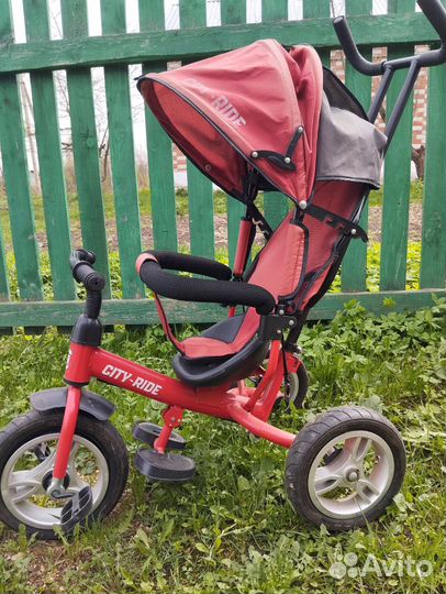 Детский трехколесный велосипед с ручкой