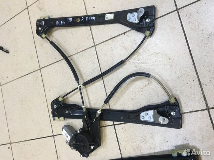 Стеклоподъемник передний Volkswagen Polo 5 cfna