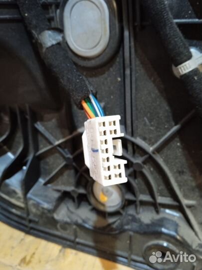 Стеклоподъемник задний левый Kia Cerato 3