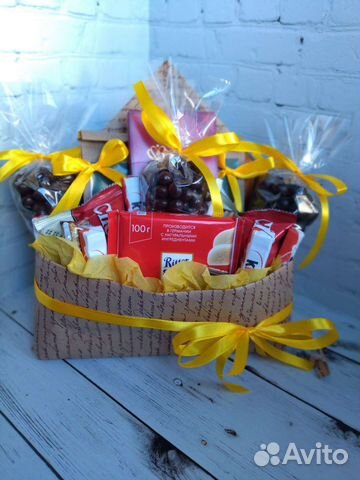 Съедобный букет с орешками, шоколадом и чаем