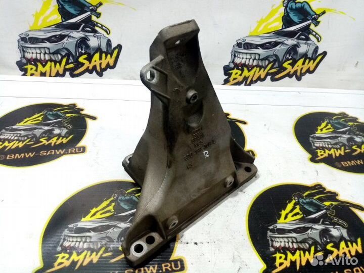 Кронштейн двигателя правый Audi A4 B5 AEB 1997