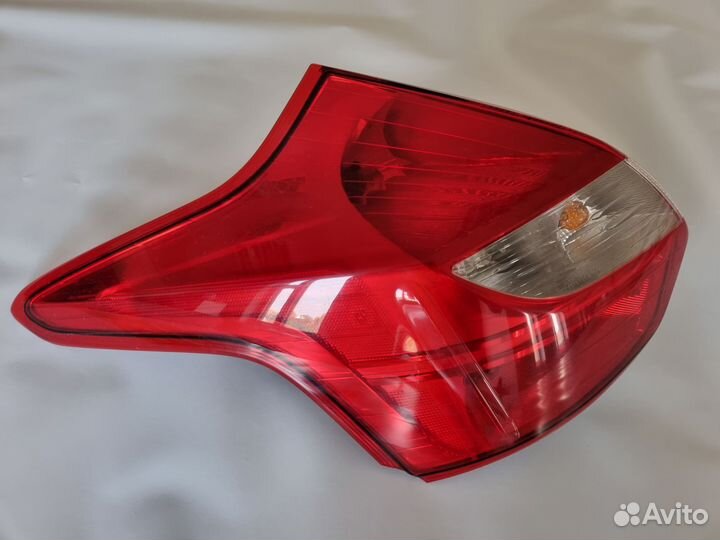 Задний левый фонарь Ford Focus 3