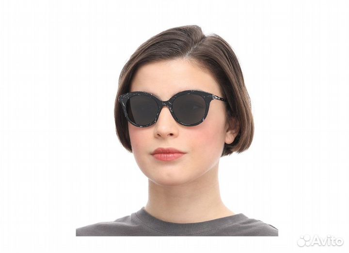 Солнечные очки Prada