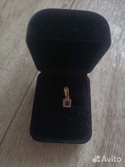 Золотая капелька в подарочной коробочке