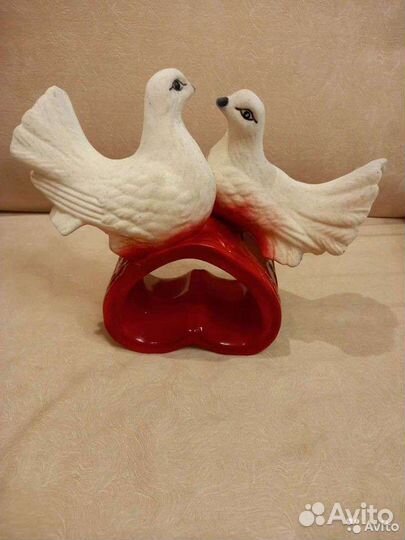 Статуэтки и вазы в ассортименте