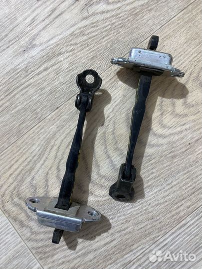 Ограничитель двери Kia Picanto