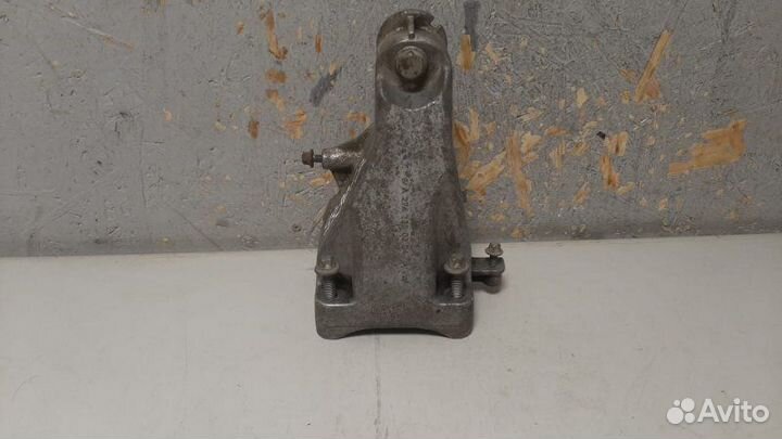 Опора двигателя передняя правая Mercedes Benz W