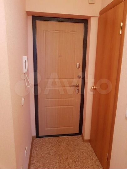 Доля в 2-к. квартире, 52,4 м², 1/3 эт.