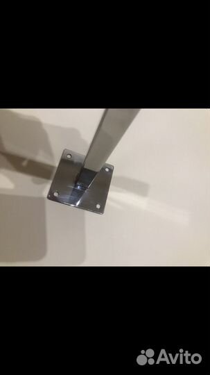 Вешалка настенная металлическая