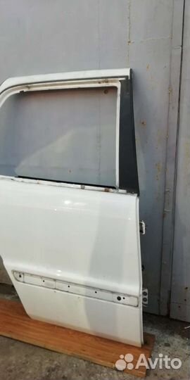 Дверь правая задняя на Mercedes ML w 163