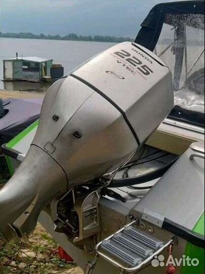 Катер Buster Magnum