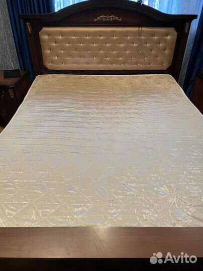 Кровать двухспальная с матрасом 160 200
