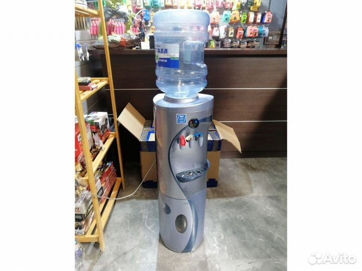Кулер для воды (напольный)
