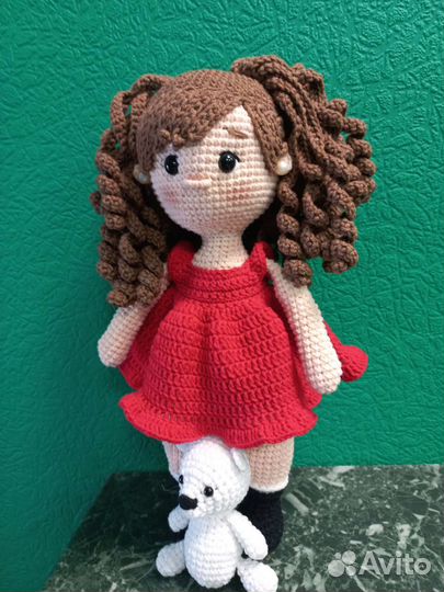Вязаная кукла с мишкой. амигуруми