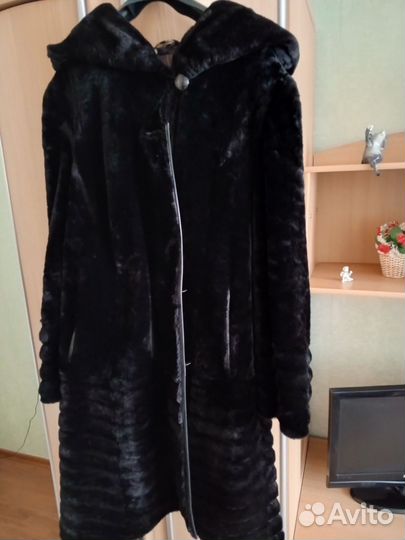 Шуба мутоновая с капюшоном 52 54 размер