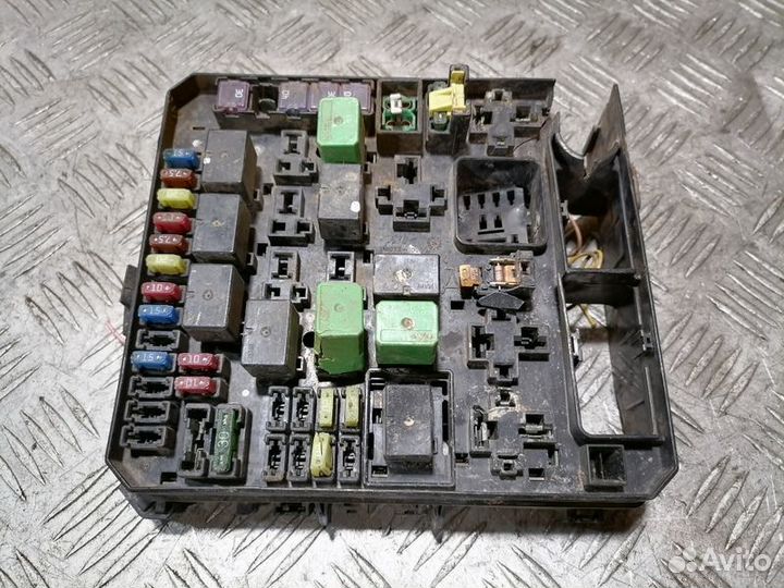 Блок предохранителей моторный Mitsubishi Outlander