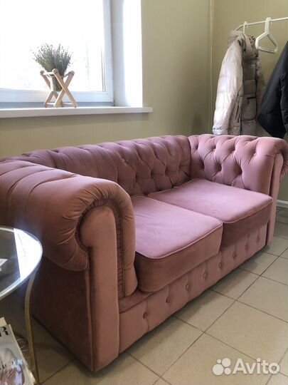 Диван с двумя креслами