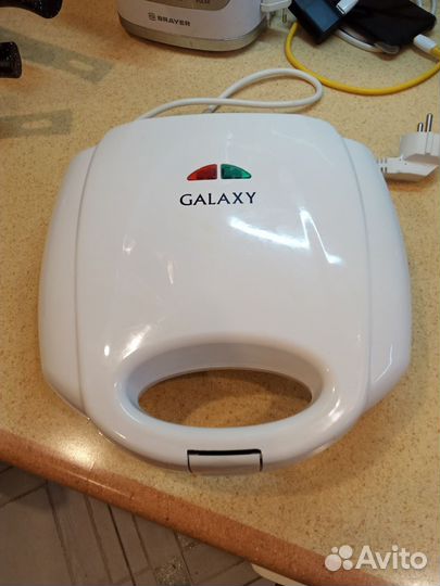 Электрическая вафельница новая