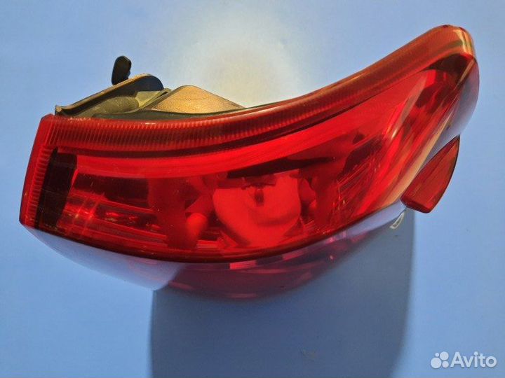 Фонарь наружный задний правый Тoyota Land-Cruiser