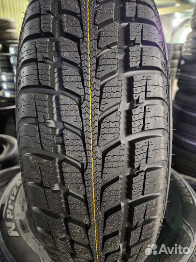 Roadstone N'Priz 4S 215/60 R17 96H