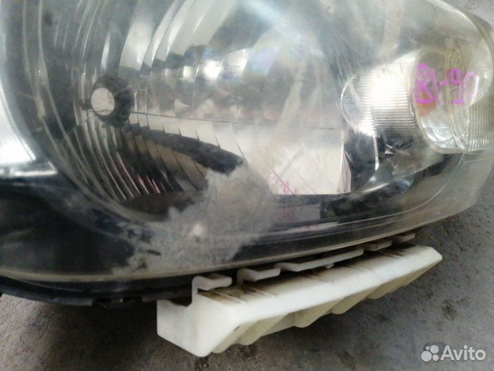 Фара передняя правая Nissan Cube Z12