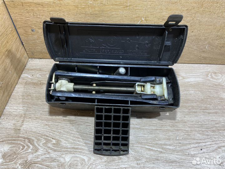 Домкрат штатный Peugeot 206 Арт. 77501