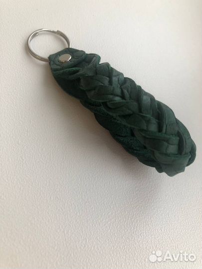 Брелок на ключи из натуральной кожи ручной работы